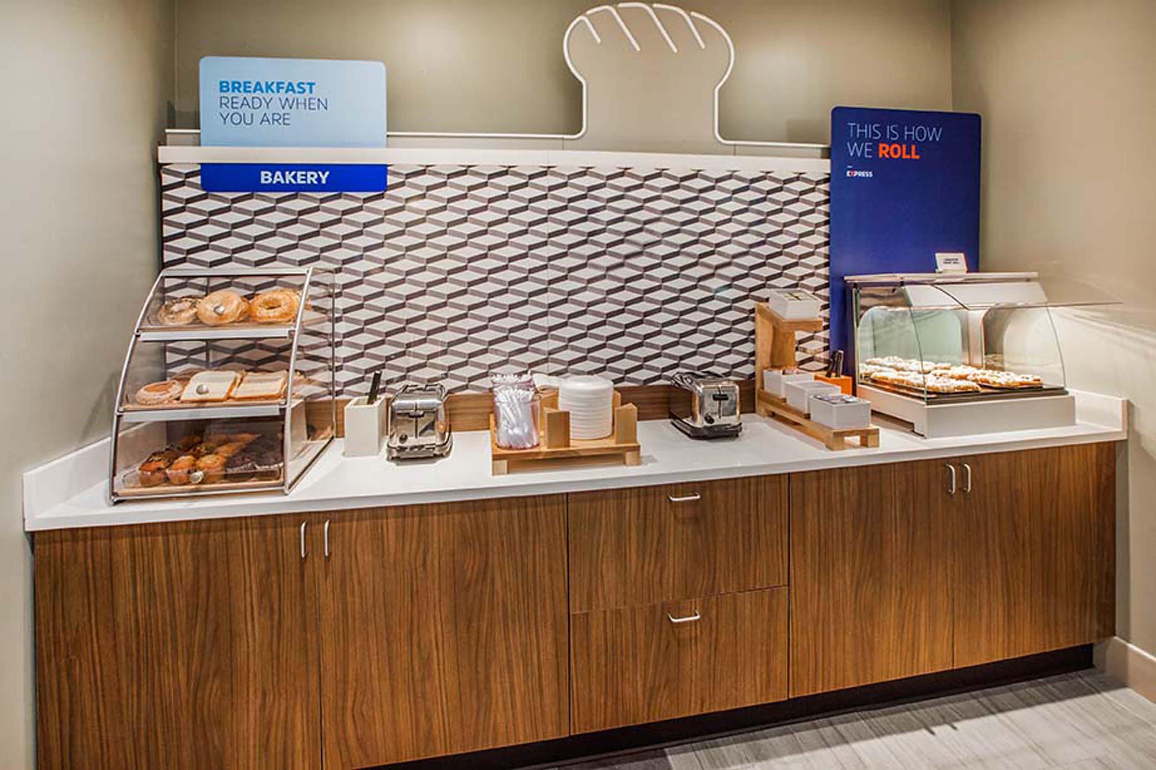Holiday Inn Express Hotel & Suites Glasgow By Ihg Bagian luar foto
