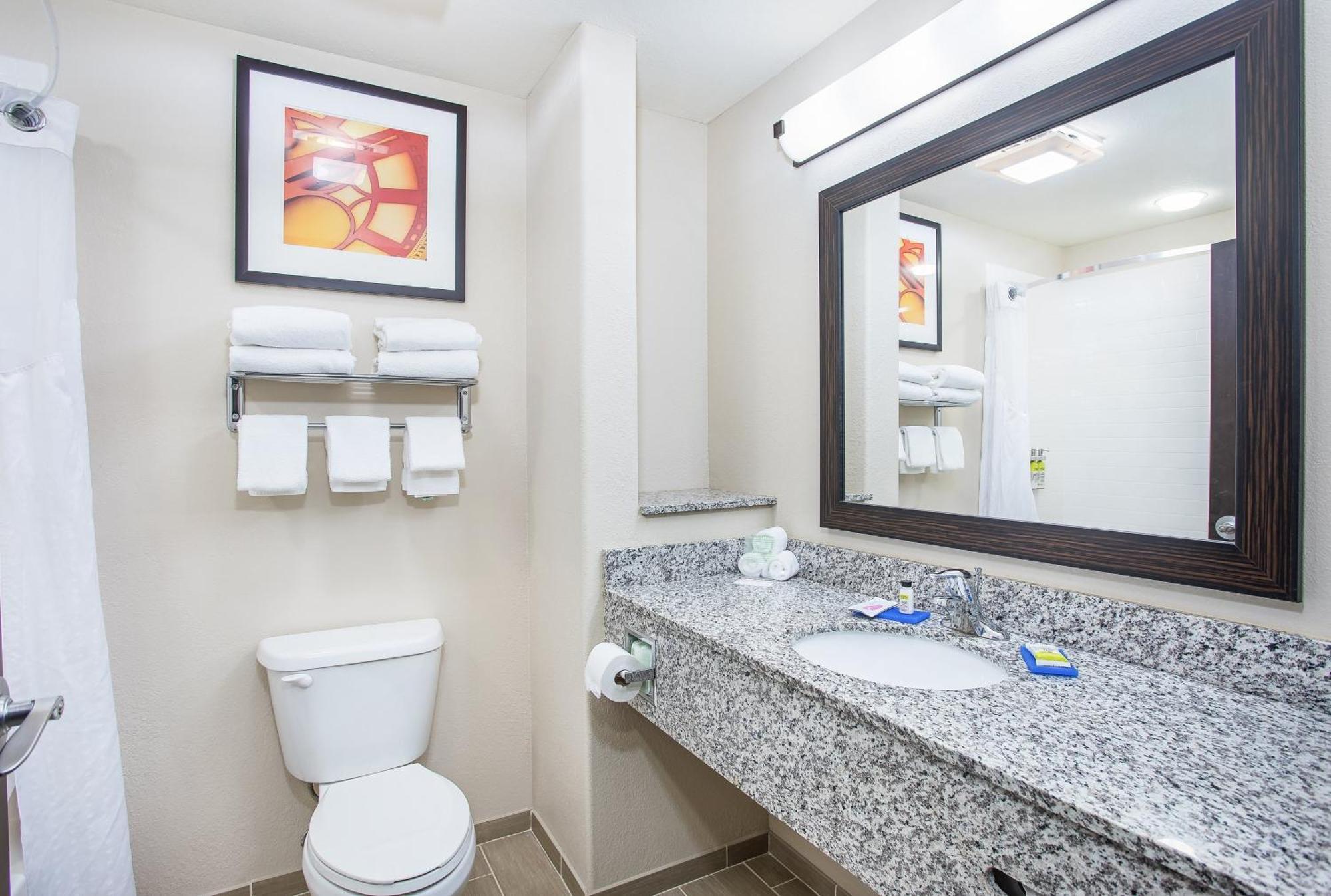 Holiday Inn Express Hotel & Suites Glasgow By Ihg Bagian luar foto