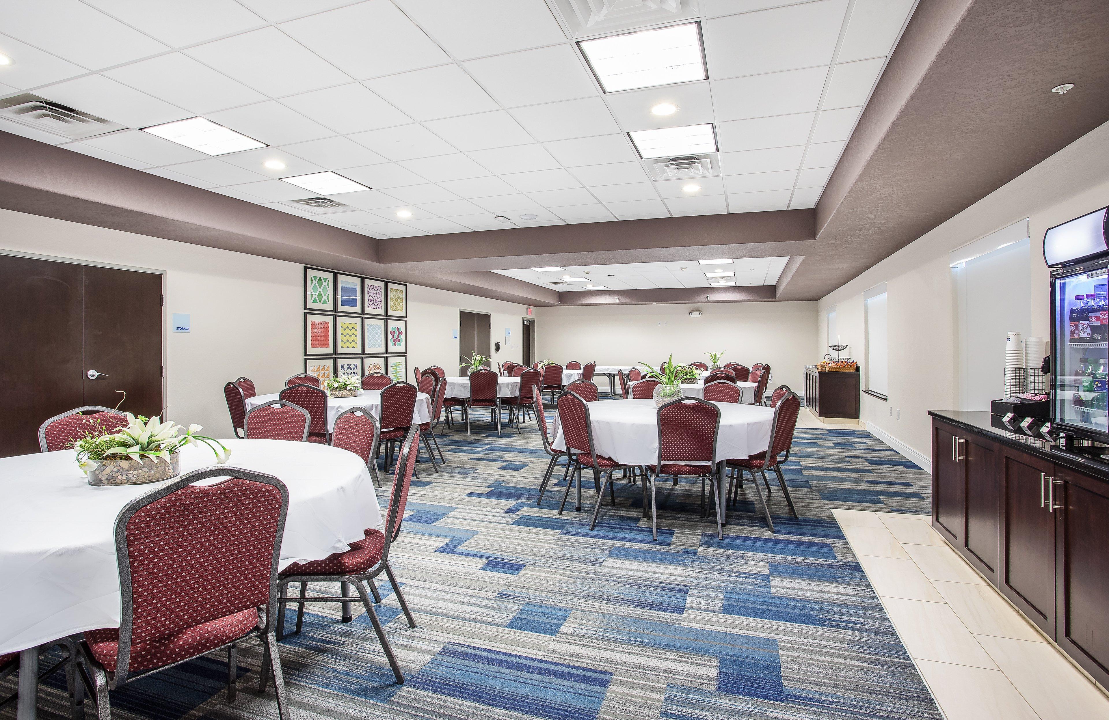 Holiday Inn Express Hotel & Suites Glasgow By Ihg Bagian luar foto