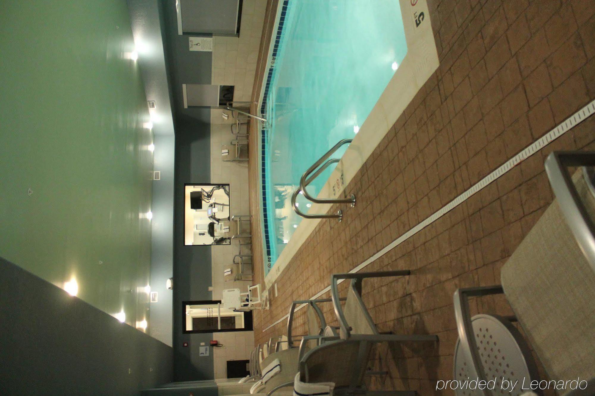 Holiday Inn Express Hotel & Suites Glasgow By Ihg Bagian luar foto