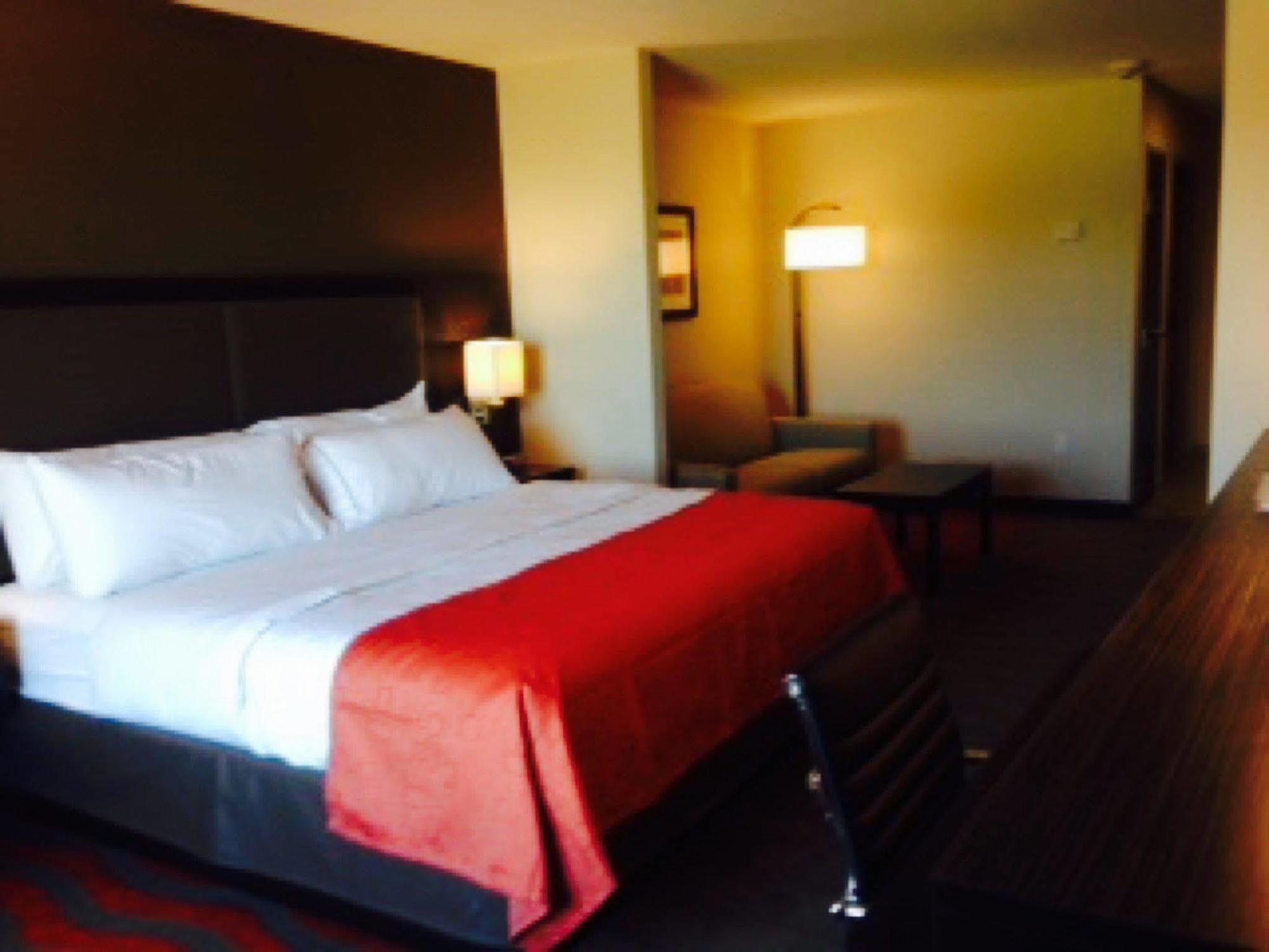 Holiday Inn Express Hotel & Suites Glasgow By Ihg Bagian luar foto