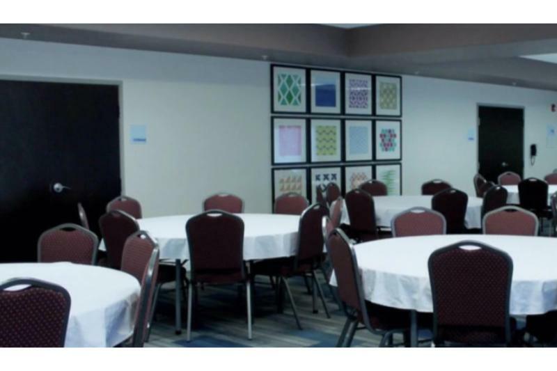 Holiday Inn Express Hotel & Suites Glasgow By Ihg Bagian luar foto