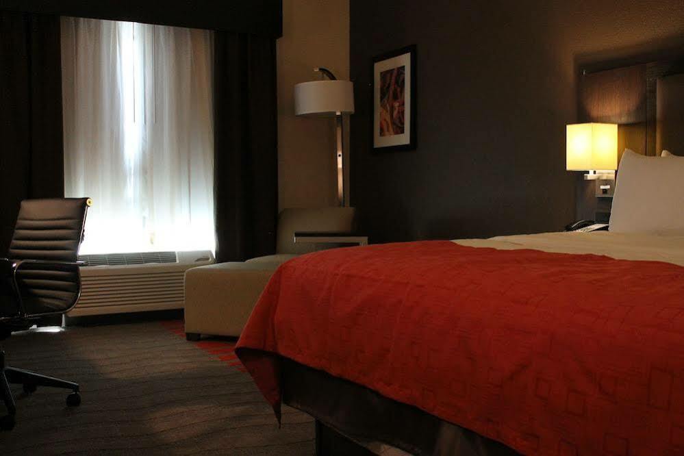 Holiday Inn Express Hotel & Suites Glasgow By Ihg Bagian luar foto