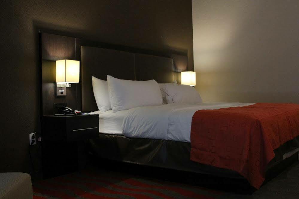 Holiday Inn Express Hotel & Suites Glasgow By Ihg Bagian luar foto