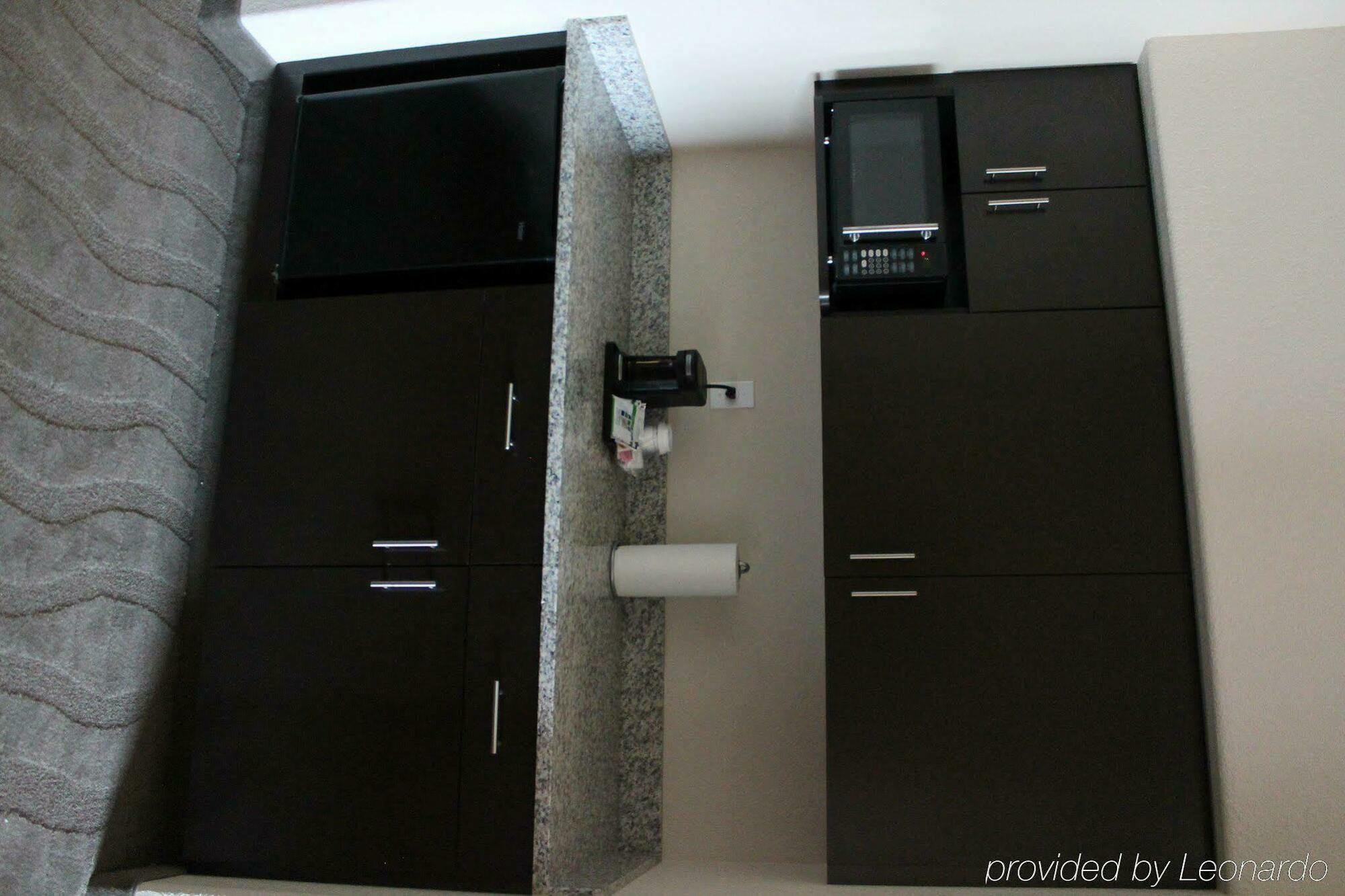 Holiday Inn Express Hotel & Suites Glasgow By Ihg Bagian luar foto