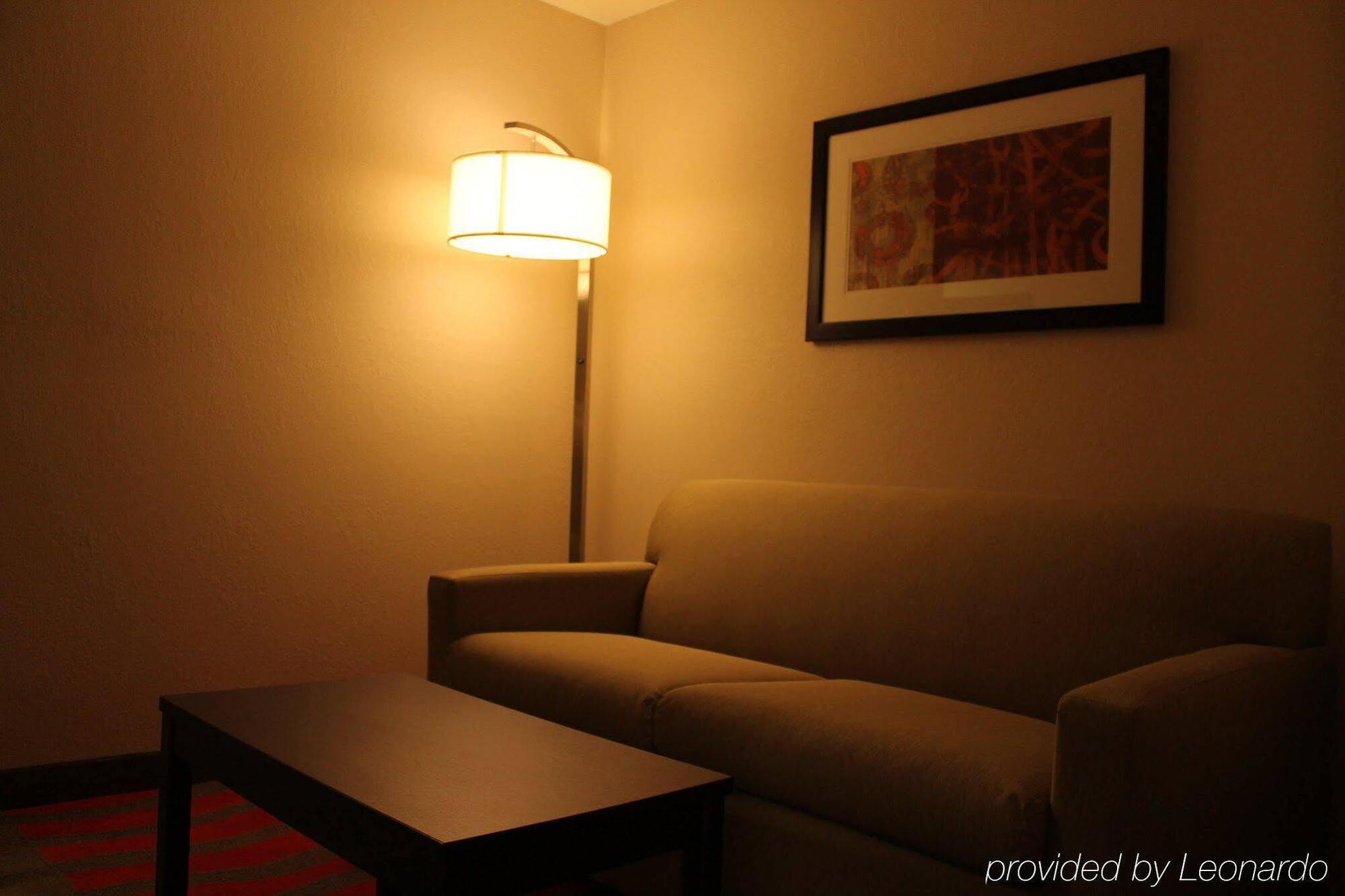 Holiday Inn Express Hotel & Suites Glasgow By Ihg Bagian luar foto